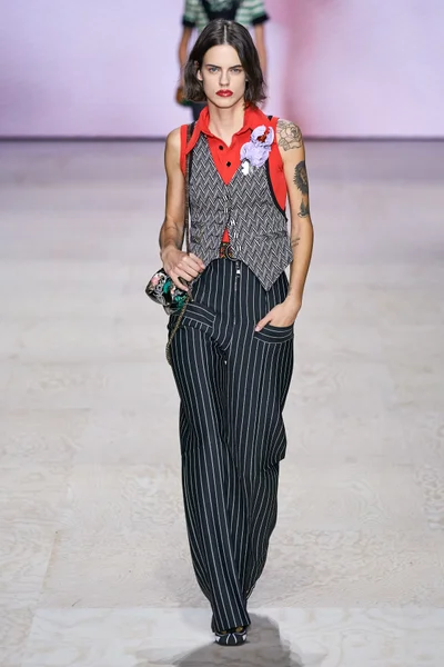 Look 11